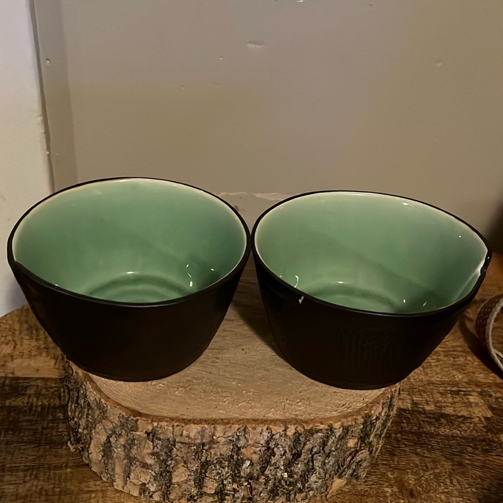 Pier 1 crackle rice bowl , Green  interior  soup / cereal bowls .set of 2  , VGC